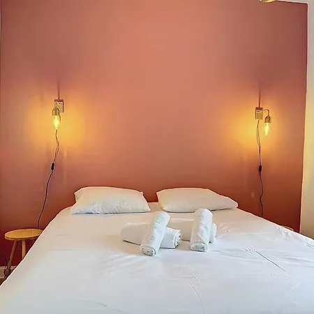 Le Quai West Yourhosthelper *