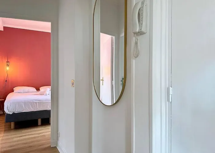 Le Quai West Yourhosthelper *